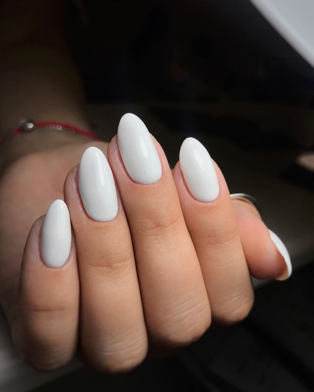 Білий манікюр світлий однотонний (монохромний), фото -  Olivia