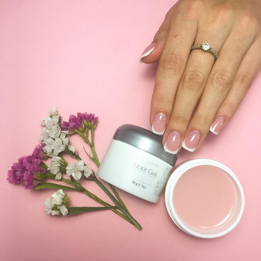 Нюдовий манікюр французький світлий, фото -  Nude nails bar
