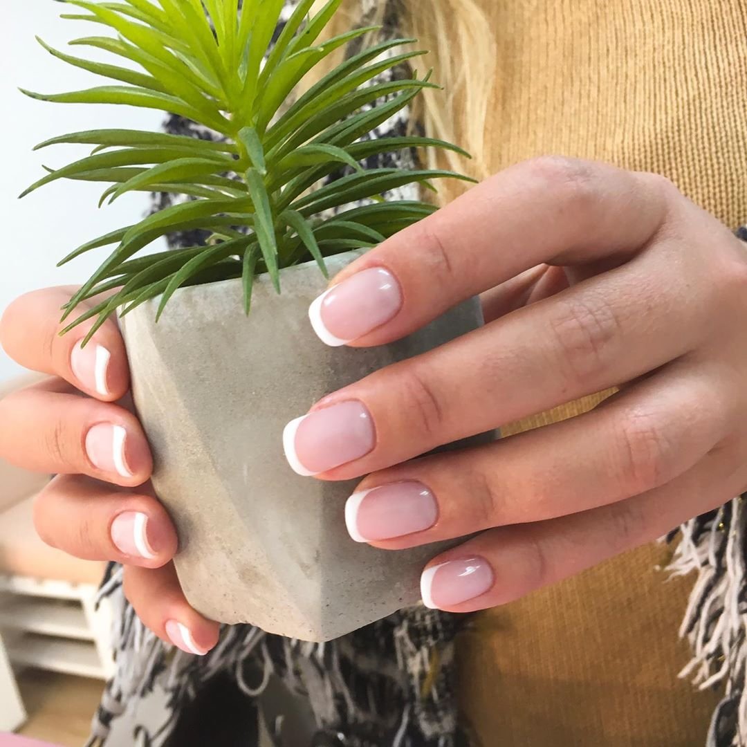 Классический маникюр на короткие ногти нюдовый, фото -  Nude nails bar