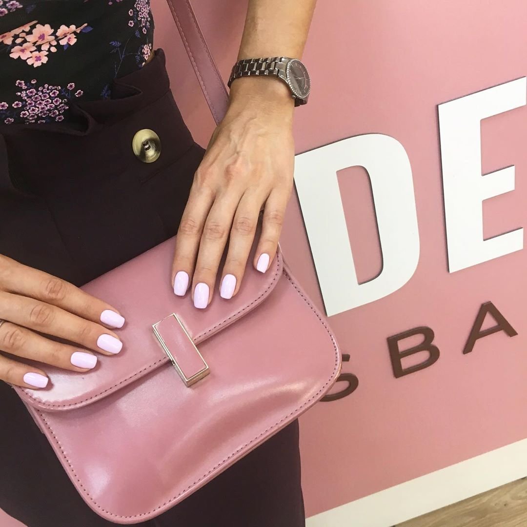 Нежный маникюр в пастельных тонах сиреневый, фото -  Nude nails bar