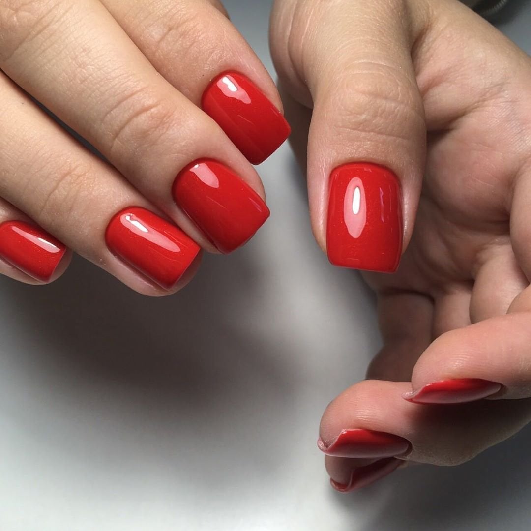 Классический маникюр красный яркий, фото -  Nude nails bar
