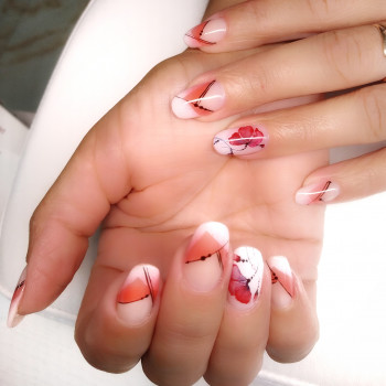 Корекция гелевых ногтей
                    Ногтевая студия Юналіна Ровно