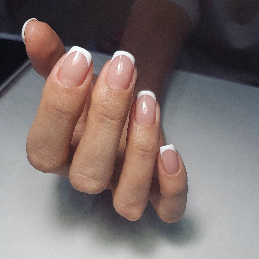 Классический маникюр нежный нюдовый, фото -  Van Gogh nail & brow bar