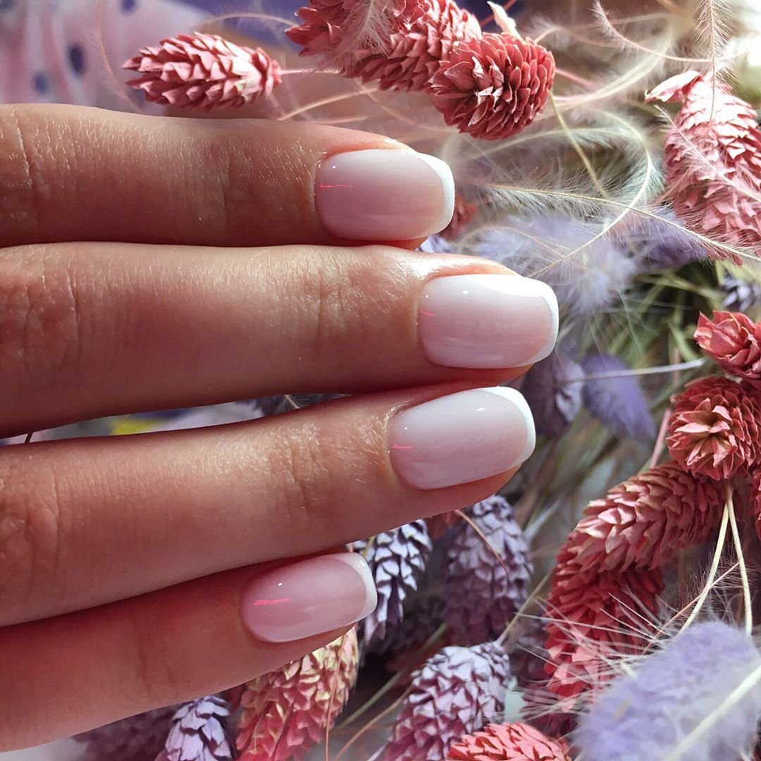 Ніжний манікюр нюдовий французький, фото -  Van Gogh nail & brow bar