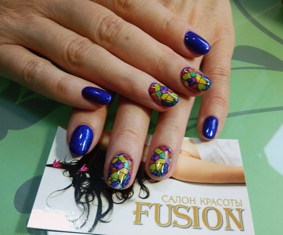 Манікюр з малюнком яскравий синій, фото - Студія краси Fusion