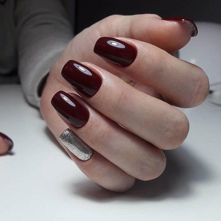 Маникюр с блестками бордовый темный, фото - Студия красоты The Nails