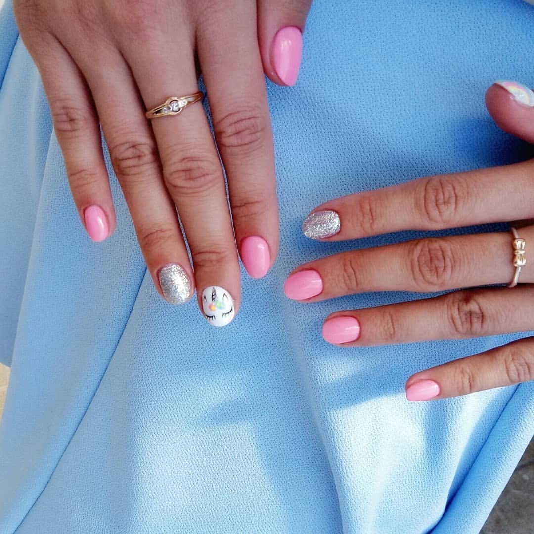 Маникюр с блестками рисунком розовый, фото - Ногтевая студия Nail Studi.O