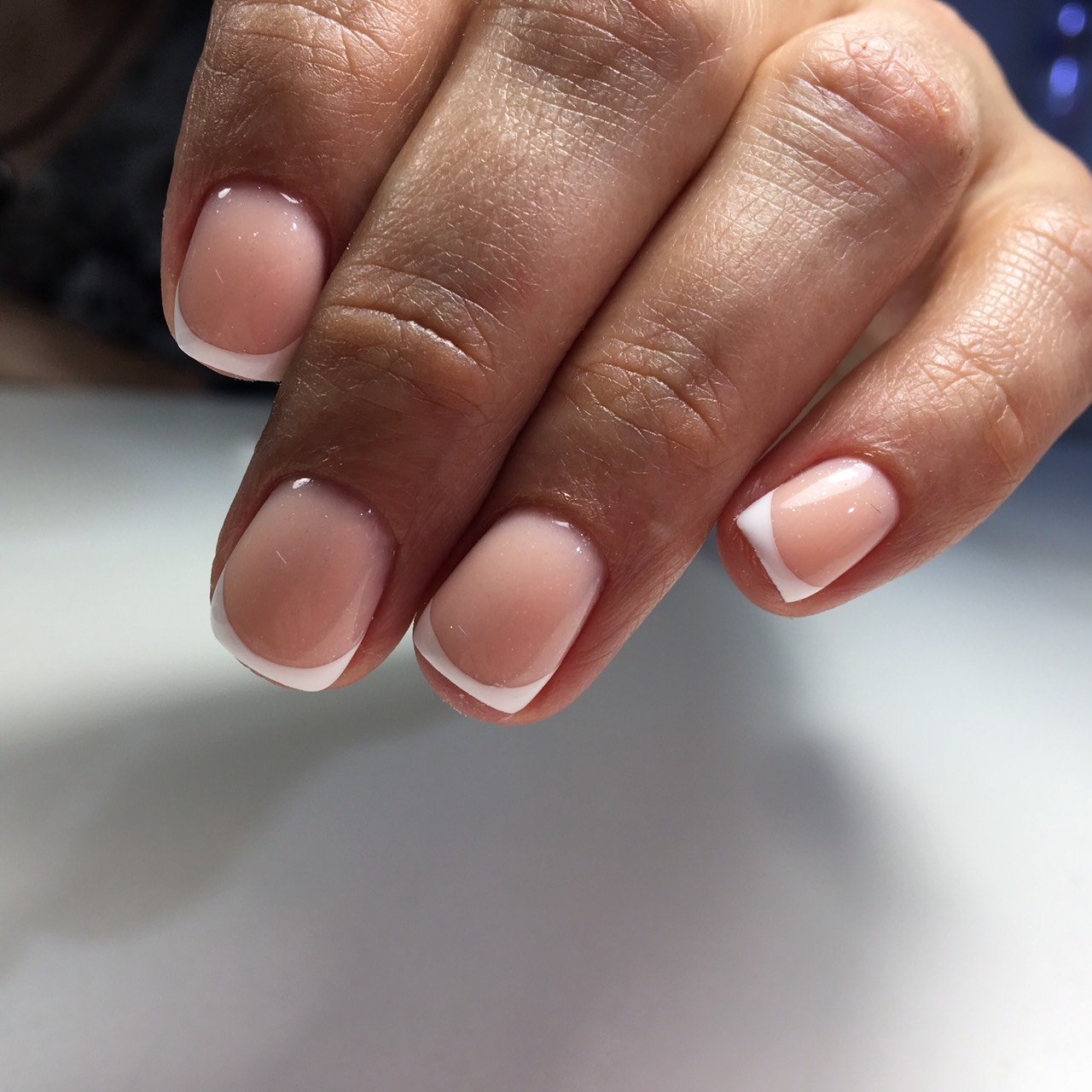 Классический маникюр на короткие ногти нежный, фото -  Lady Boss