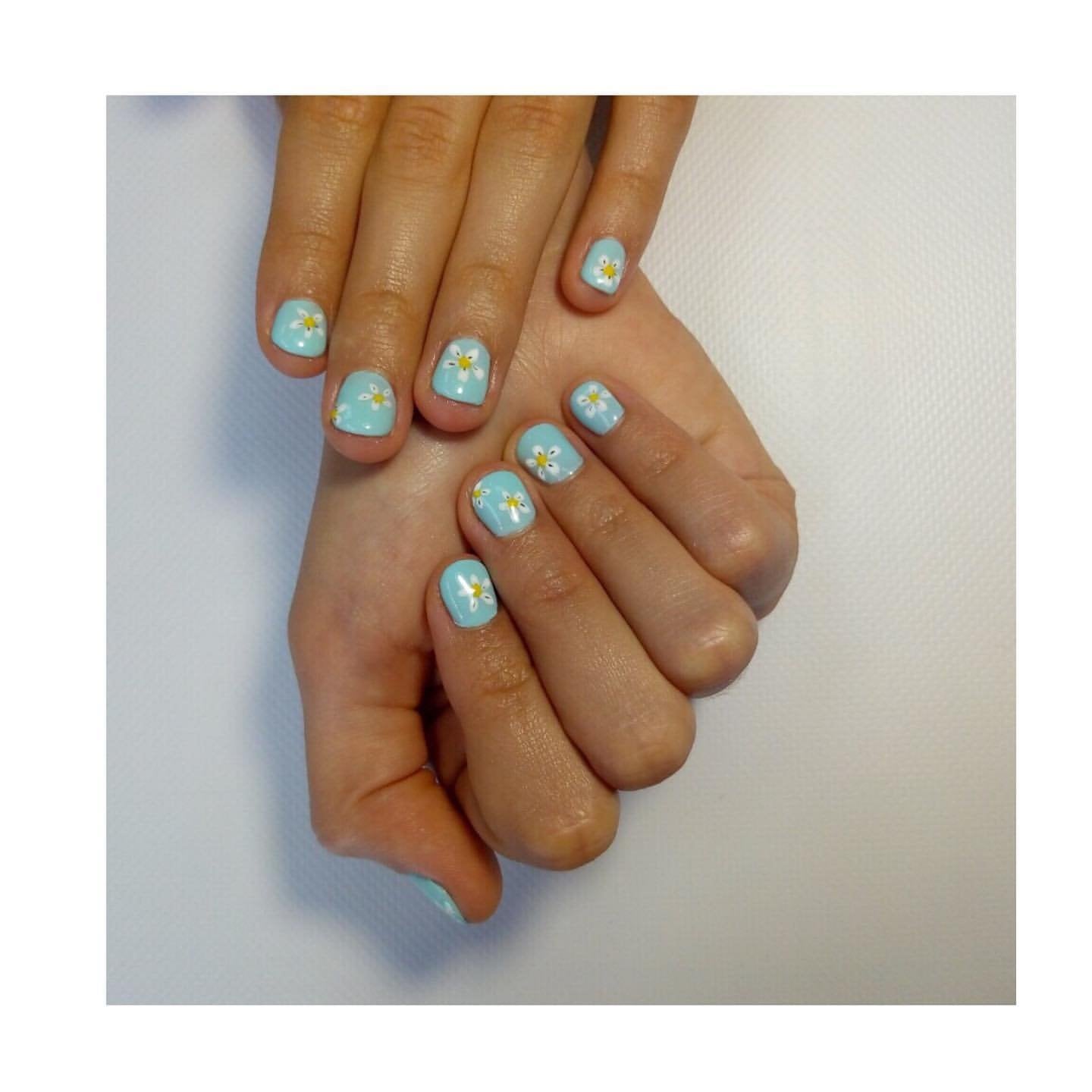 Маникюр на короткие ногти нежный с рисунком, фото - Ногтевая студия Nails Room