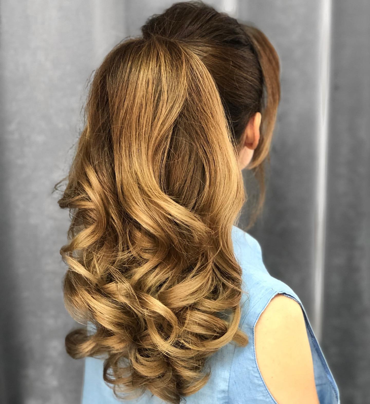 Укладка локоны кудрявые волосы прическа хвост, фото - Студия красоты Moda Studio