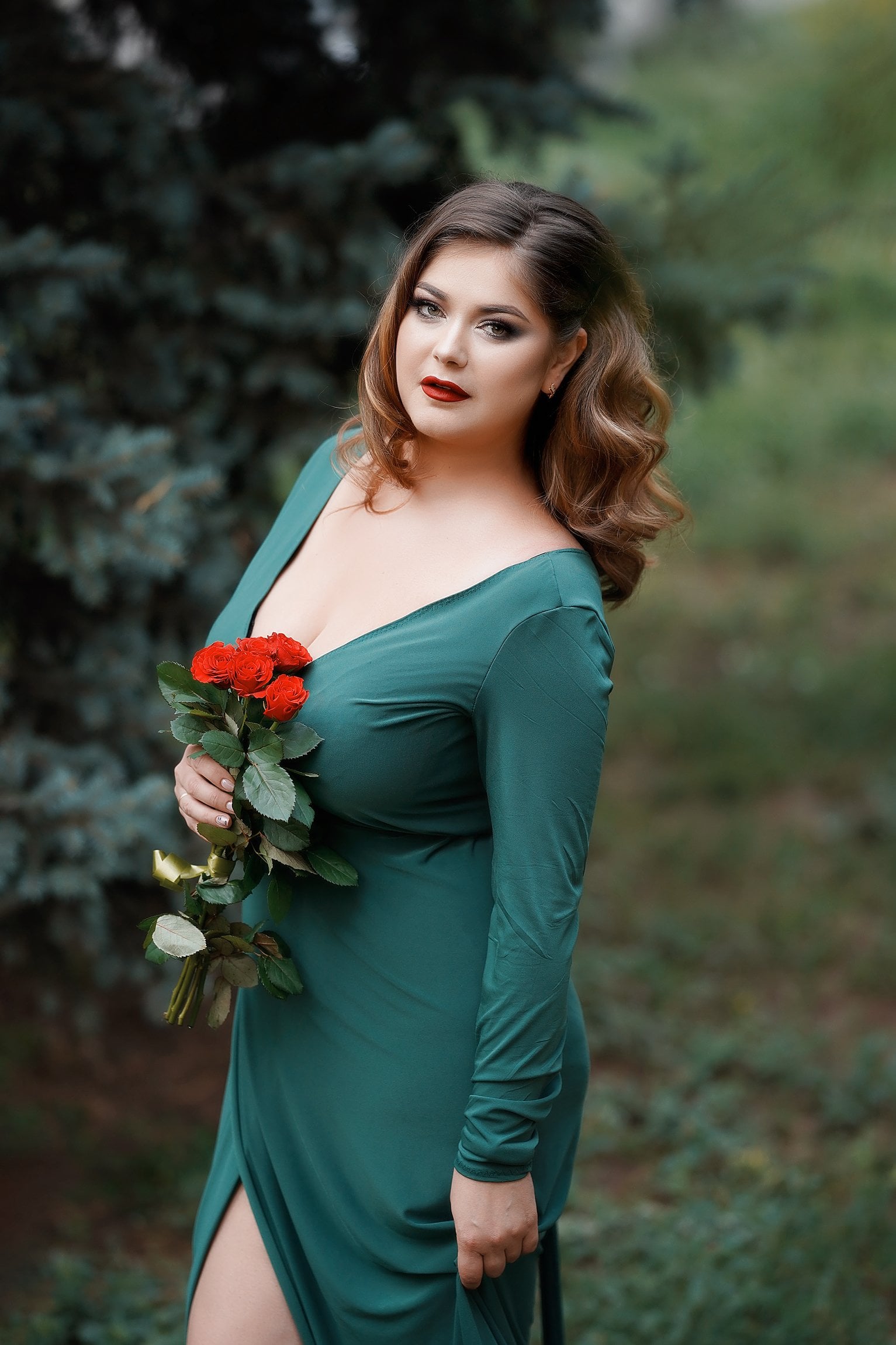 Фотосесія на природі з трояндами у сукні, фото - Візажист Ирина Монзелевская