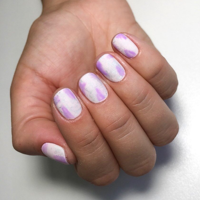 Маникюр с рисунком фиолетовый абстракция, фото - Ногтевая студия Y.Nails