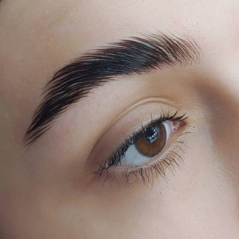 Корекція брів
                    Салон красоты Pure Beauty Львов