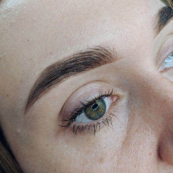 Корекція брів
                    Салон красоты Pure Beauty Львов