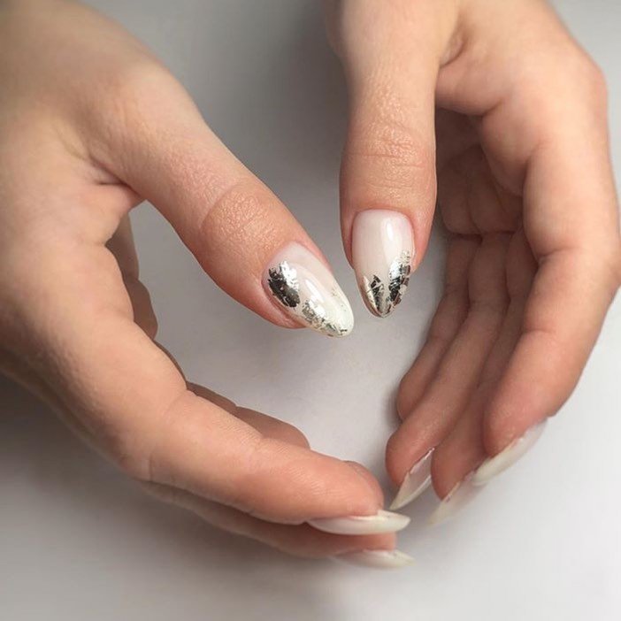Білий манікюр на довгі нігті із фольгою, фото - Нігтьова студія The Nail Bar