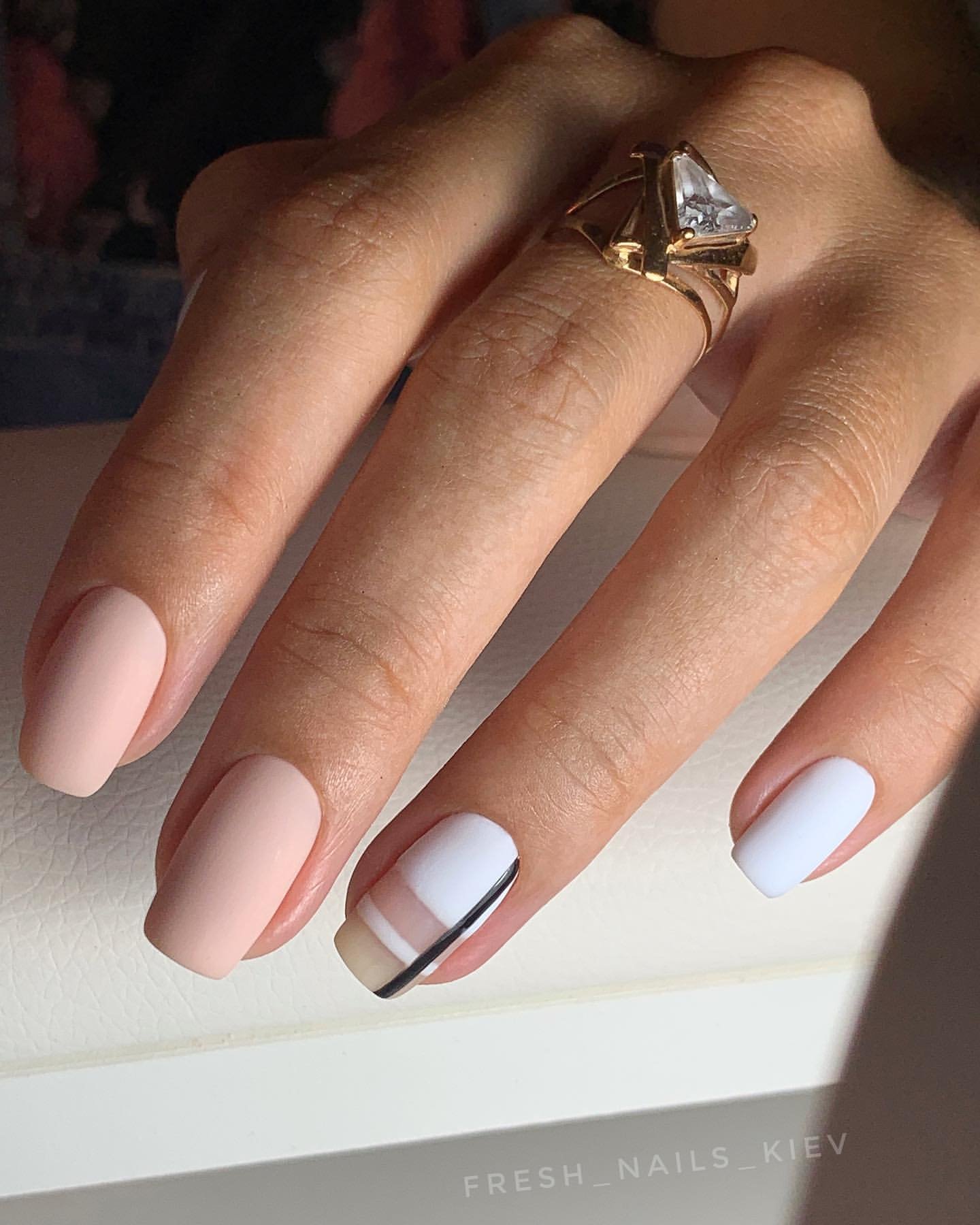 Нюдовый маникюр матовый геометрия, фото - Ногтевая студия Fresh Nails