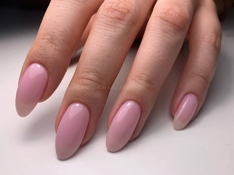 Ніжний манікюр рожевий на довгі нігті, фото - Нігтьова студія Dovganina Nail Studio