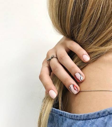 Маникюр на короткие ногти нюдовый с рисунком, фото - Ногтевая студия Kris Style