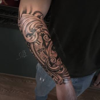 Черно белая тату в Киеве . 