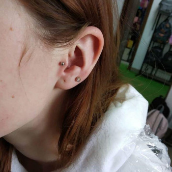 Прокол хрящей на ушах
                    Мастер по пирсингу Валентина Одесса