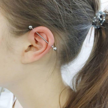 Прокол хрящей на ушах
                    Мастер по пирсингу Валентина Одесса