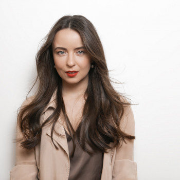 Укладка волос макияж с красной помадой деловой, фото -  Первая городская студия прически и макияжа