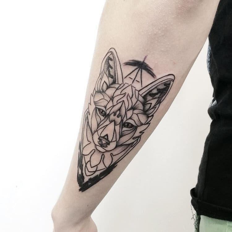 Женские на предплечье черно-белые, фото - Тату салон HouseInk Tattoo Studio