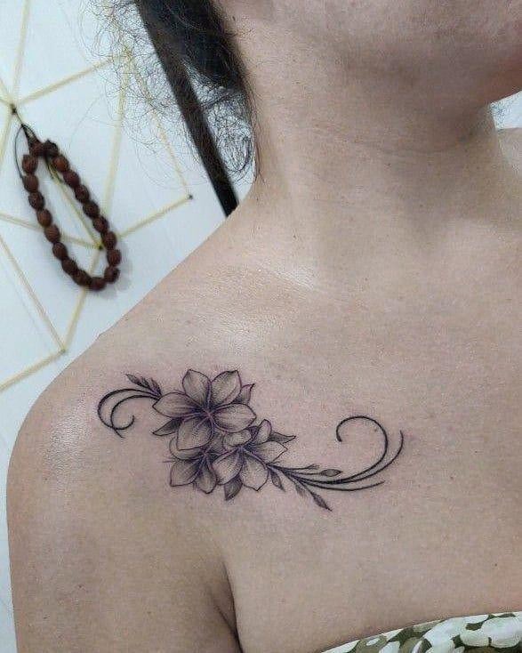Женские черно-белые цветы, фото - Тату салон HouseInk Tattoo Studio