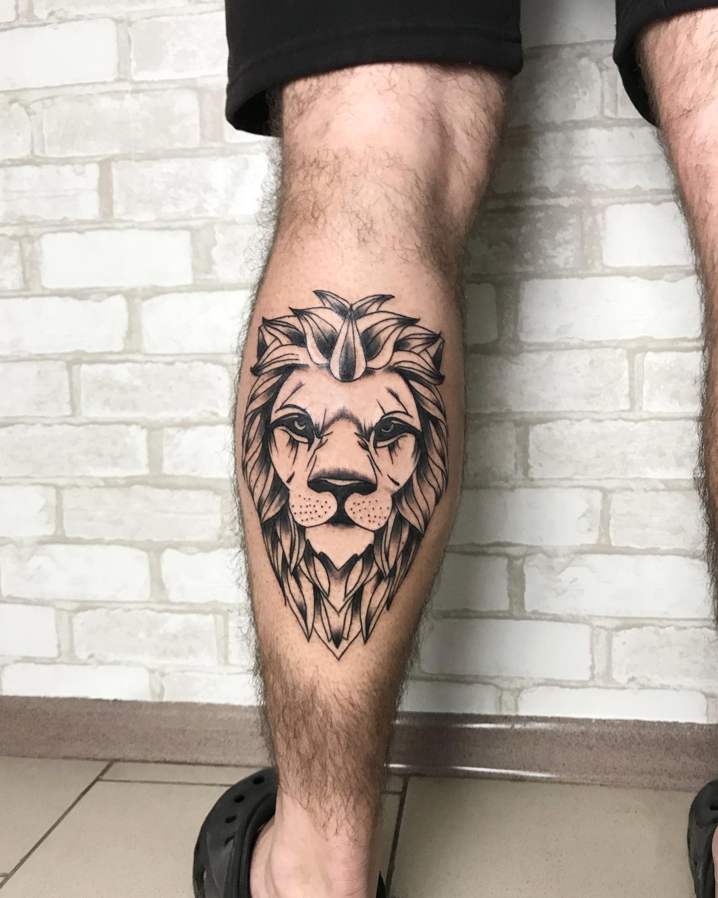 Мужские черно-белые на икре, фото - Тату салон Dark Space Tattoo
