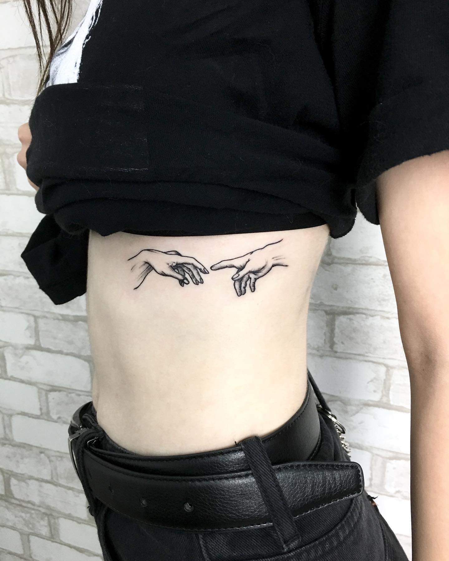 Женские черно-белые минимализм, фото - Тату салон Dark Space Tattoo