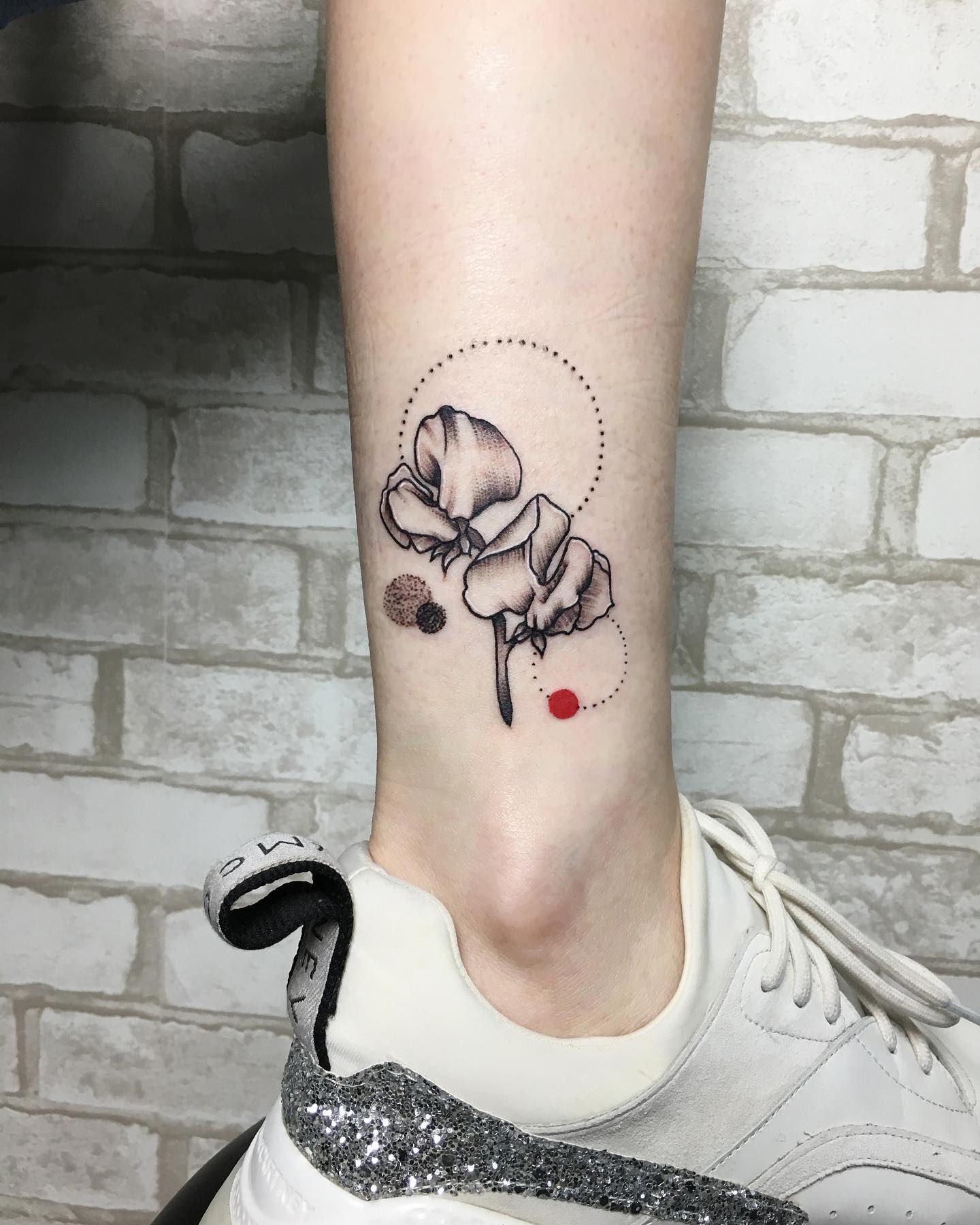 Для дівчат кольорові квіти, фото - Тату салон Dark Space Tattoo