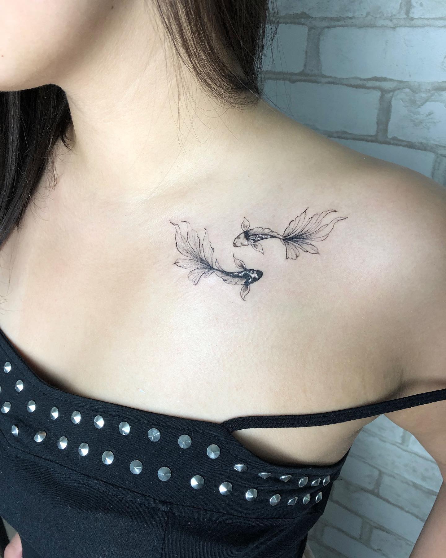 Для дівчат чорно-білі риба, фото - Тату салон Dark Space Tattoo