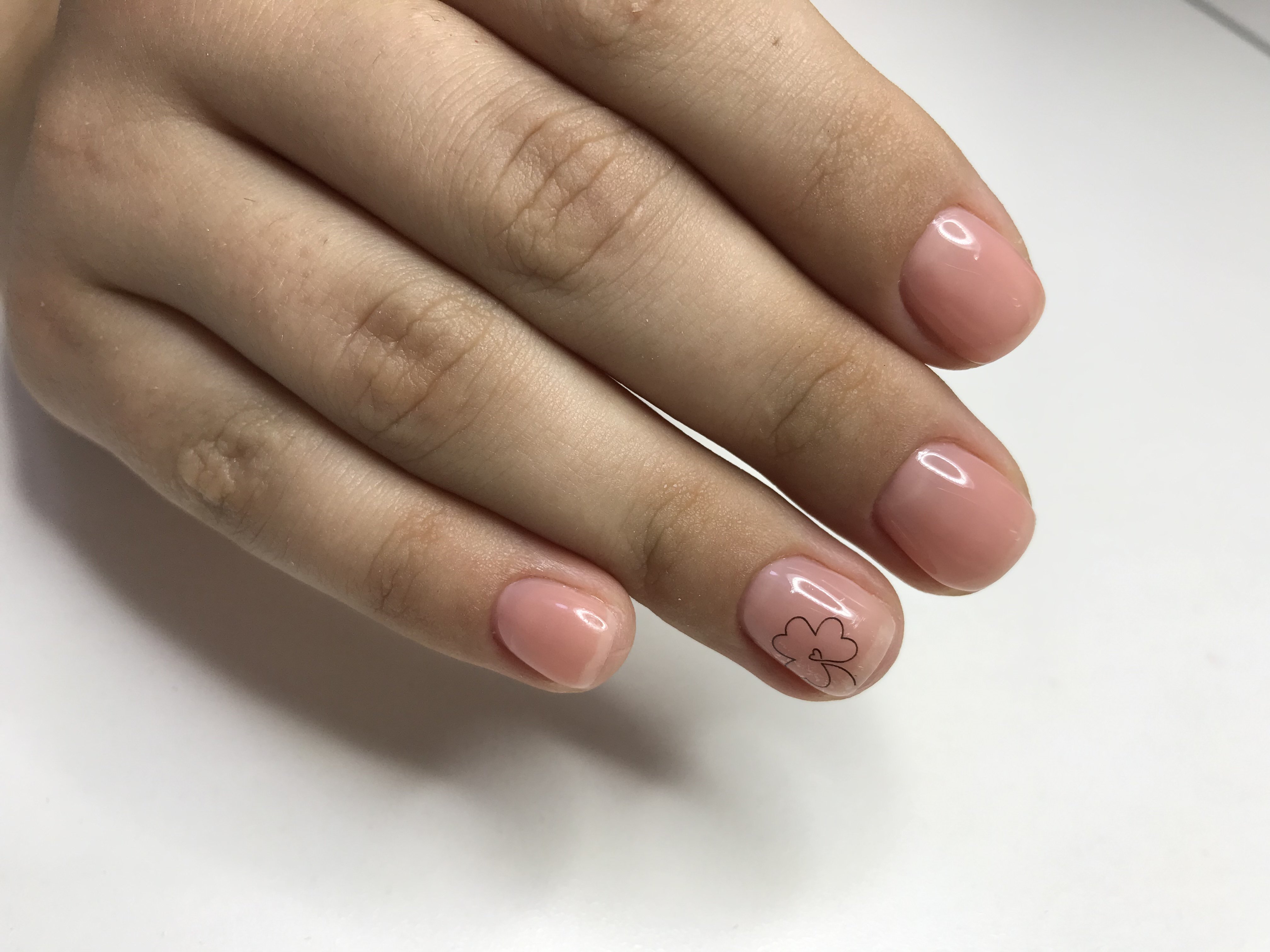 Маникюр на короткие ногти нежный нюдовый, фото -  Тая Цой
