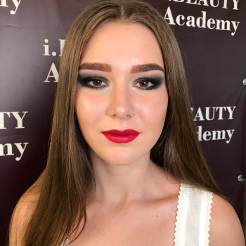 Макияж
                    Визажист Александра Харьков