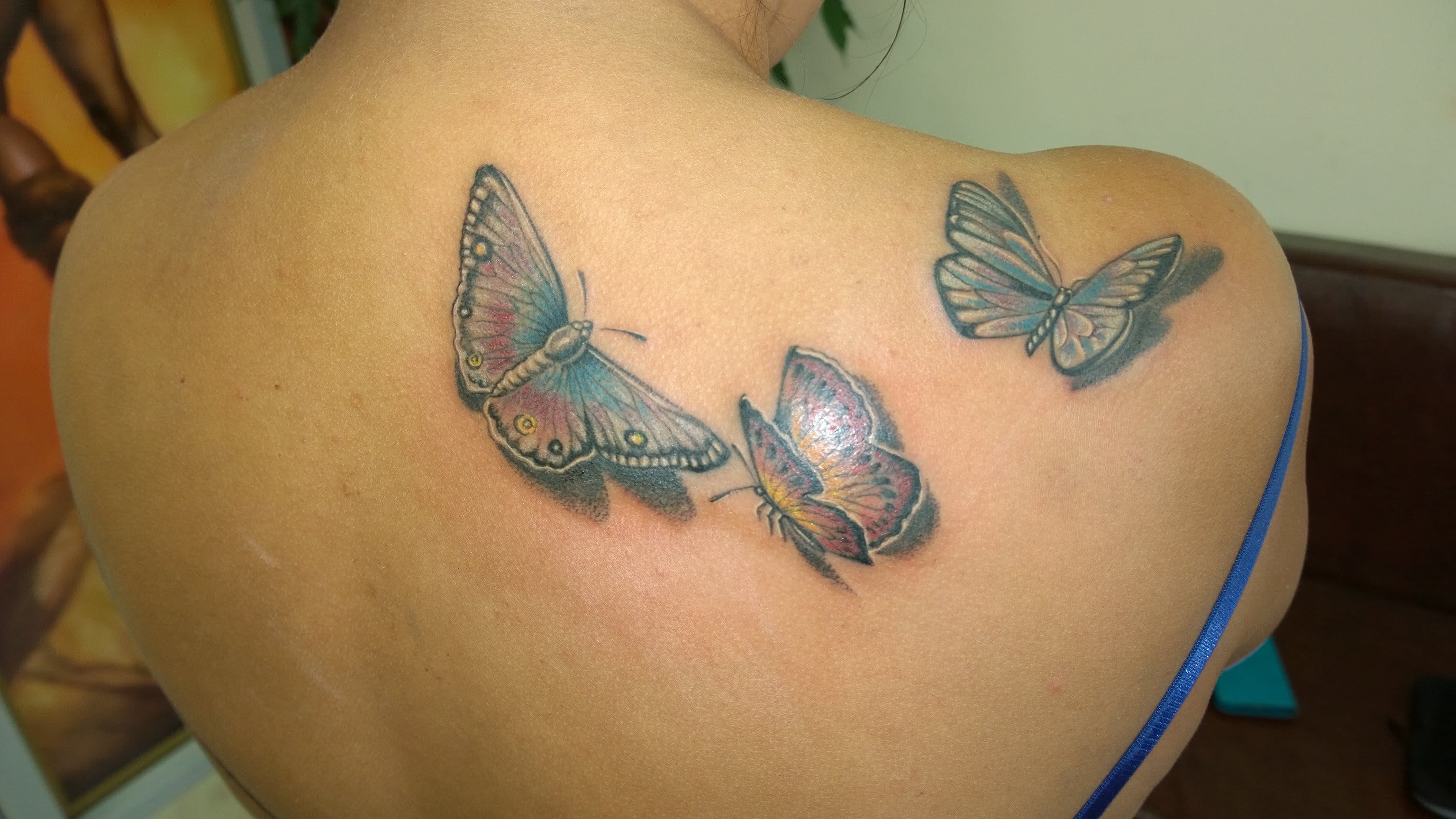 Женские на плече цветные, фото - Студия татуажа Gold ink tattoo