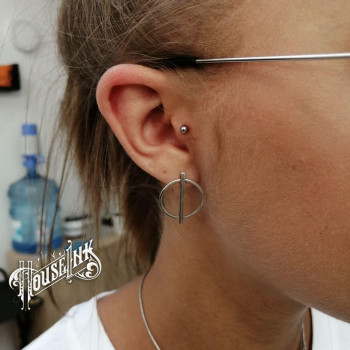 Прокол хрящей на ушах
                    Мастер по пирсингу Валентина Одесса