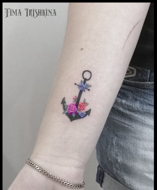 На запястье якорь, фото - Тату салон HouseInk Tattoo Studio