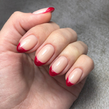 Маникюр с покрытием гель-лаком
                    Салон красоты Confetti Харьков