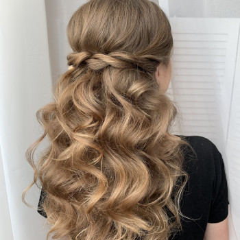 Зачіски
                    Візажист Дина Одеса