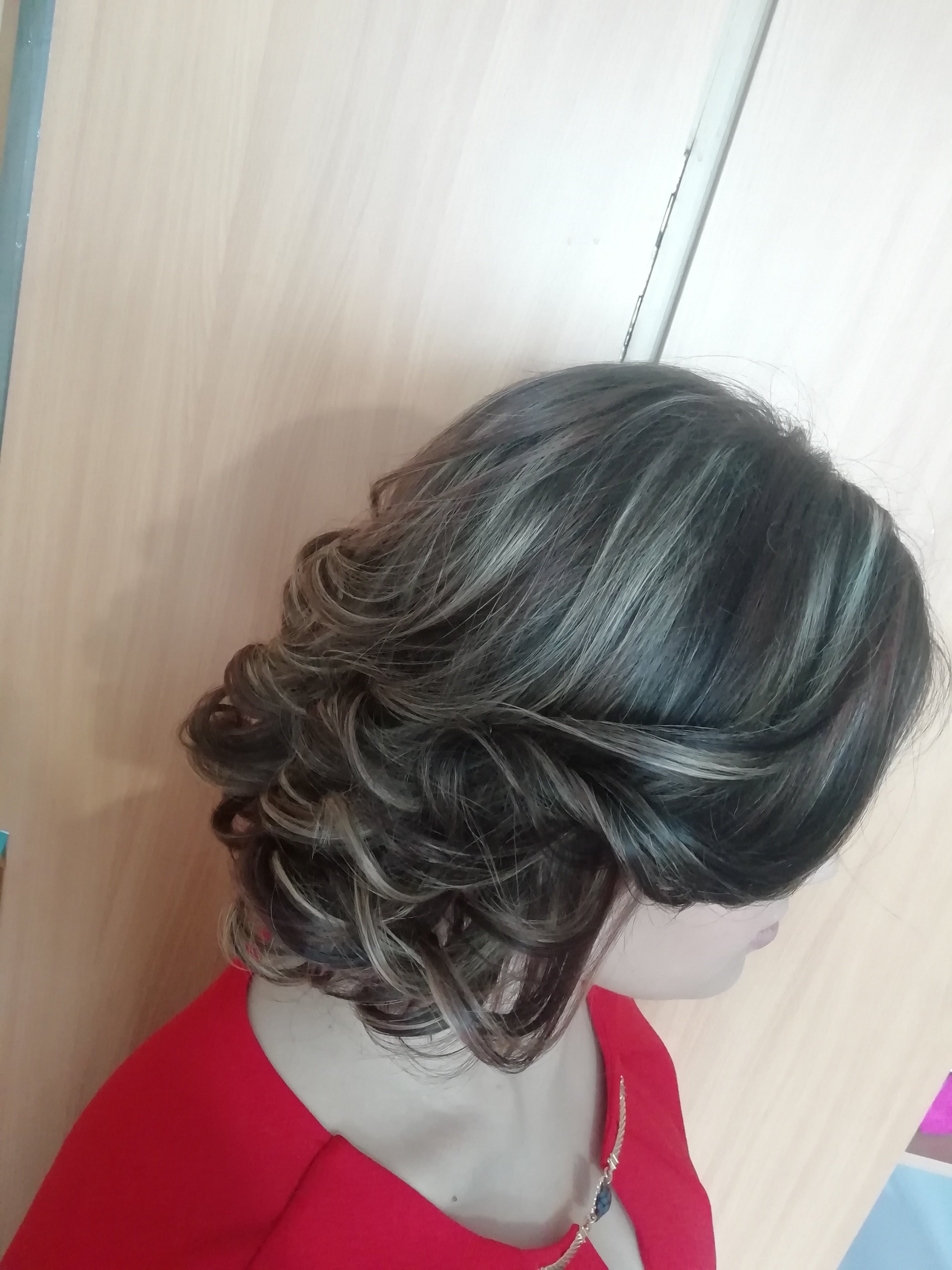 Серебристый блонд мелирование камуфлирование седины, фото - Парикмахер Дарья Червяк