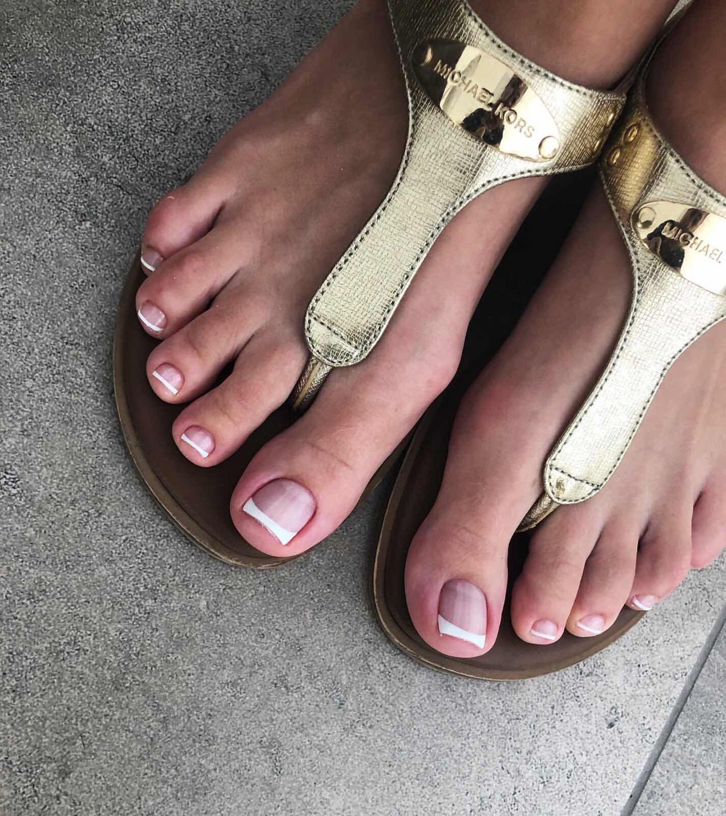 Педикюр френч красивый, фото -  Nail Room