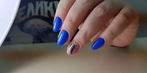 Синий маникюр на длинные ногти с акцентом один ноготь, фото - Мастер маникюра Анна