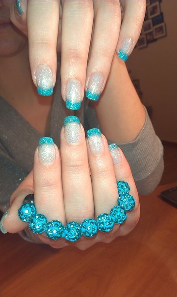 Маникюр с блестками яркий синий, фото - Ногтевая студия Charming Nails