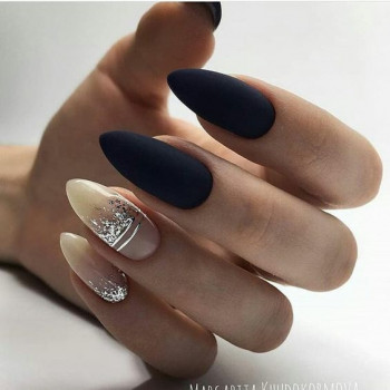 Манікюр з блискітками чорний мигдаль, фото - Салон краси VOSK.bar