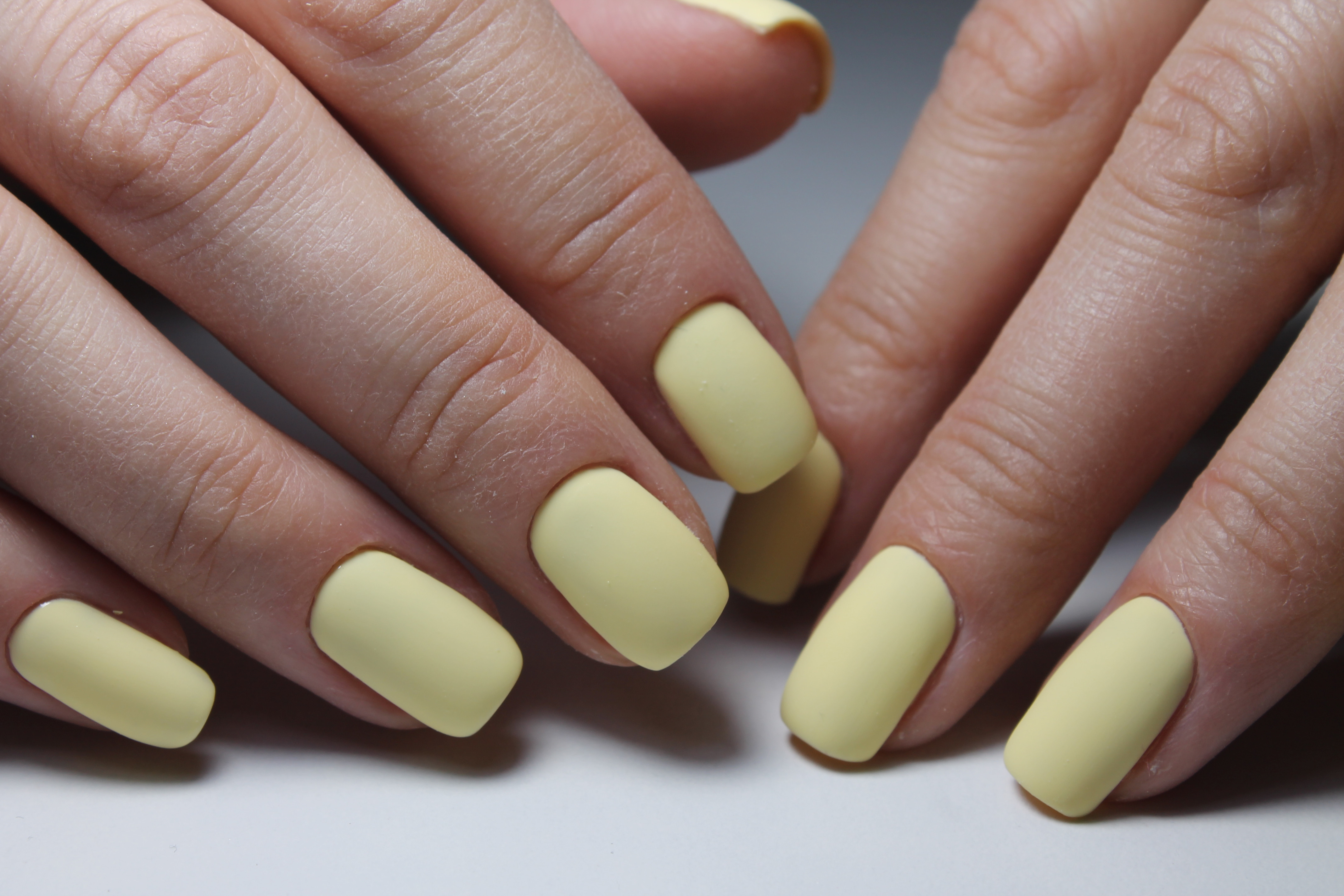 Яскравий манікюр матовий жовтий, фото -  Shiny Nails
