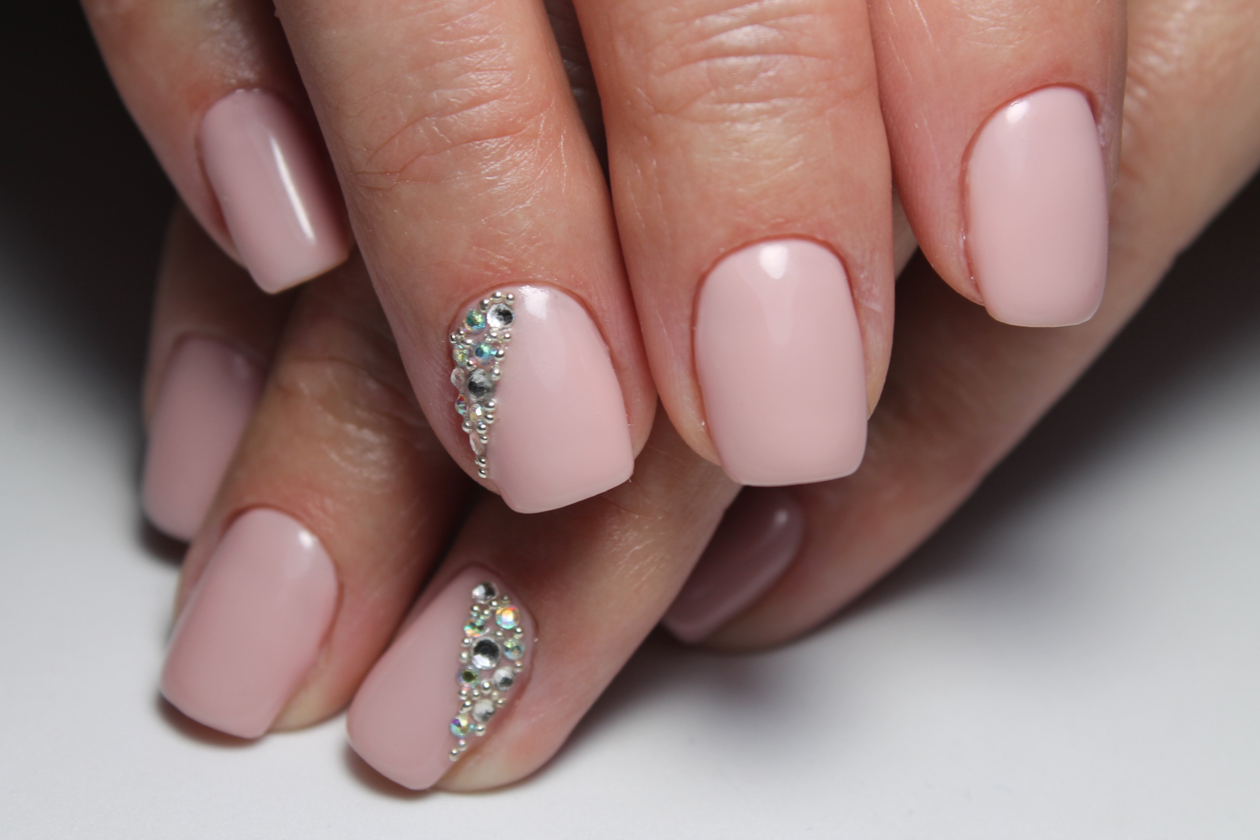 Нюдовый маникюр свадебный розовый, фото -  Shiny Nails