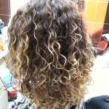 Біо завивка волосся
                    Парикмахер Оксана Львов