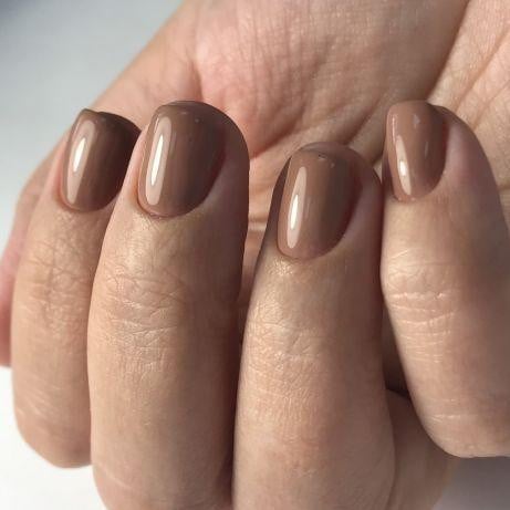 Манікюр на короткі нігті однотонний (монохромний) коричневий, фото - Майстер манікюру Татьяна