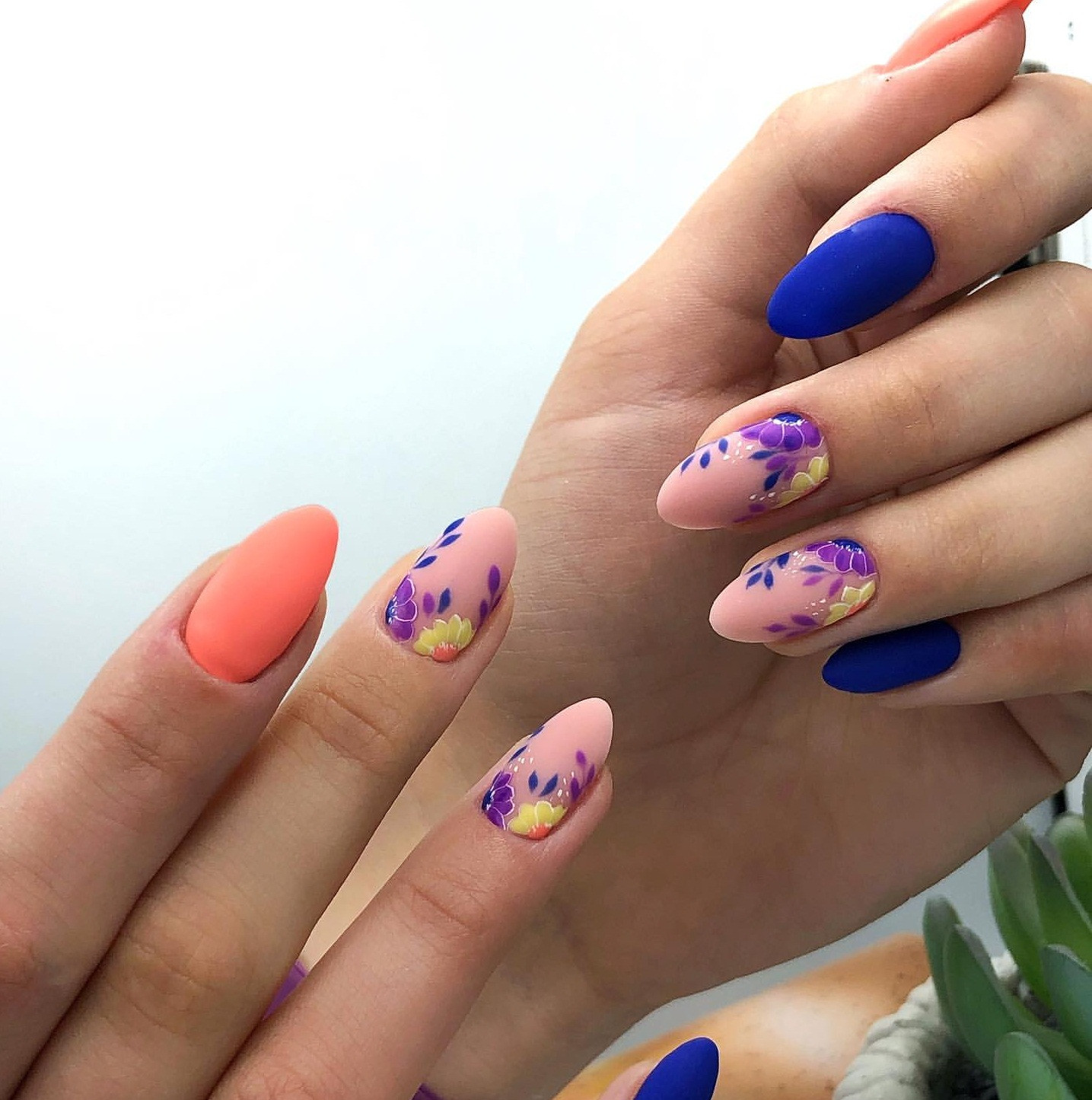 Маникюр лето матовый разноцветный, фото -  Elite Nails