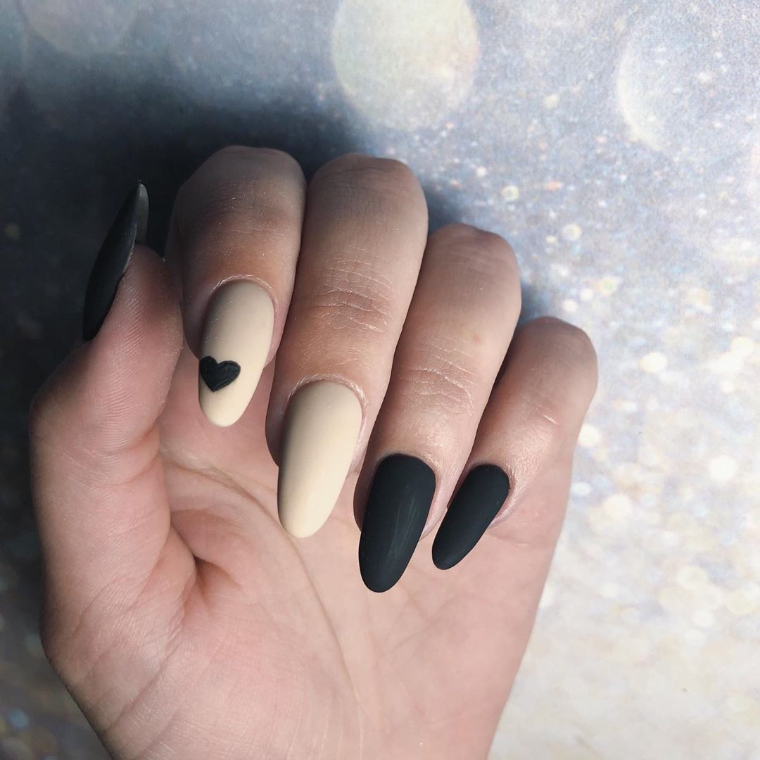 Нюдовый маникюр черный матовый, фото -  Rubi Nails Salon